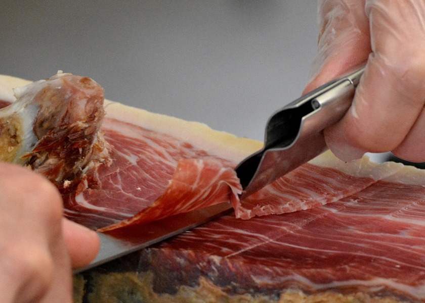 Diferencias entre el jamón ibérico, el de bellota y el de cebo